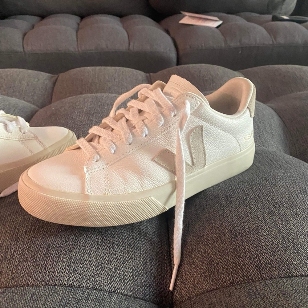 White campo veja sneaker, size 38 or US 7